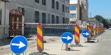 După trei ani și jumătate de birocrație, Corpul B al Liceului de Arte „Hariclea Darclée” este demolat „prin ronțăire”