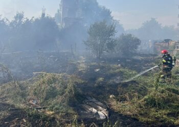 Zi de foc pentru pompierii brăileni: Hectare de miriște  și construcții din lemn făcute scrum în doar câteva ore
