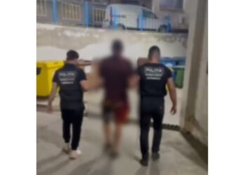 Reținut de polițiști și apoi arestat preventiv pentru furt calificat în formă continuată