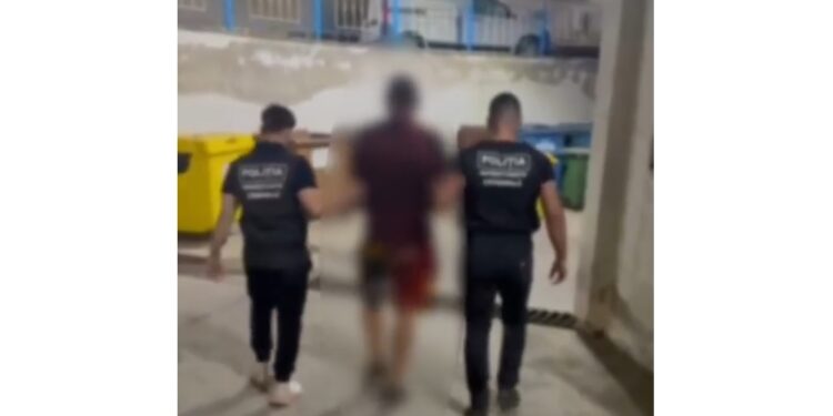 Reținut de polițiști și apoi arestat preventiv pentru furt calificat în formă continuată