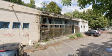 Clădirea degradată de pe strada Mioriței va fi demolată pentru a face loc unei noi parcări rezidențiale