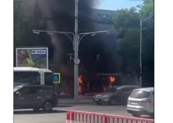 O florărie de pe Calea Galați s-a făcut scrum, sâmbătă, în urma unui scurtcircuit
