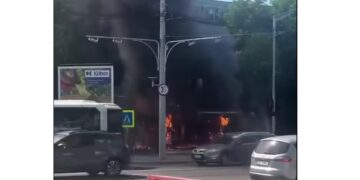 O florărie de pe Calea Galați s-a făcut scrum, sâmbătă, în urma unui scurtcircuit