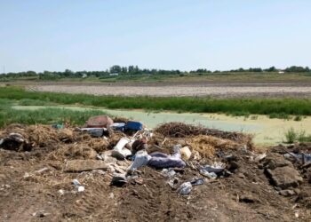 Amendă de 45.000 de lei pentru Primăria Zăvoaia din cauza gunoaielor. Cine plătește, de fapt, prețul nesimțirii?