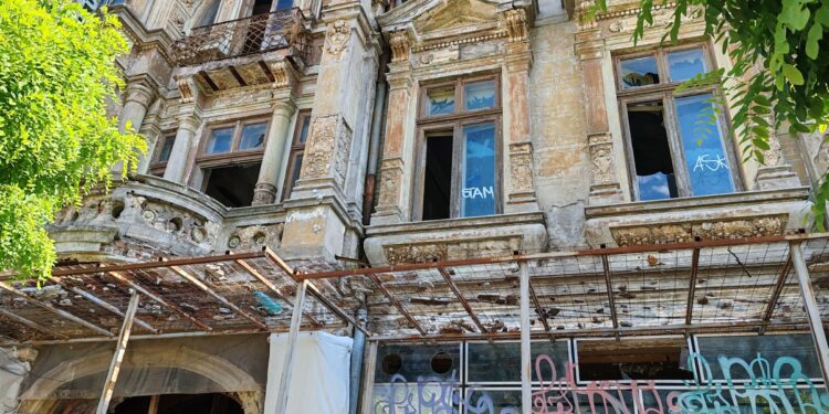 Brăila clădirilor uitate: între ruine, șantiere fără sfârșit și investiții care nu și-au găsit încă rostul
