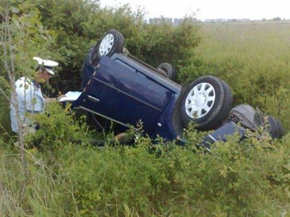 Conducerea unui vehicul fără permis de conducere şi abuz de încredere