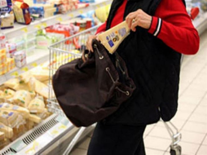 Braileanca de 63 de ani prinsa la furat din hipermarket