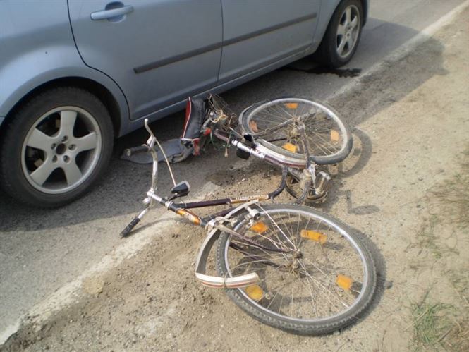 Copil de 10 ani accidentat in timp ce mergea cu bicicleta