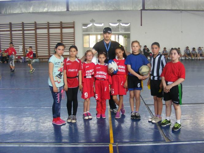 Si fetele joaca rugby-tag