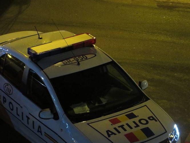 Depistati de politisti cu obiecte periculoase detinute in autoturism