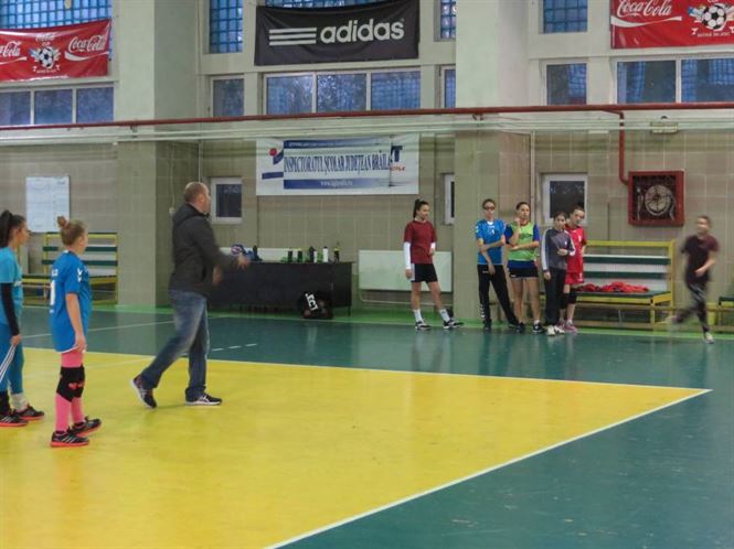 Echipa lui Preda si Jelesneac pe primul loc la handbal junioare III