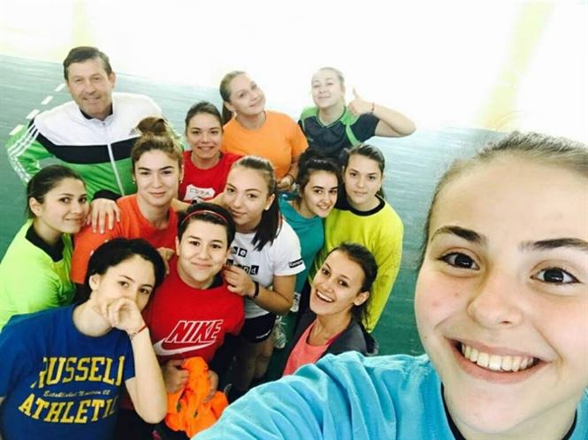 Handbalistele junioare II de la LPS au castigat grupa la turneul semifinal I