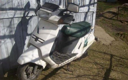 I-au furat motoscuterul din curte