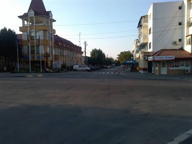 Accident la Ianca. A oprit pentru o defectiune tehnica si a fost lovit din spate de un alt autoturism