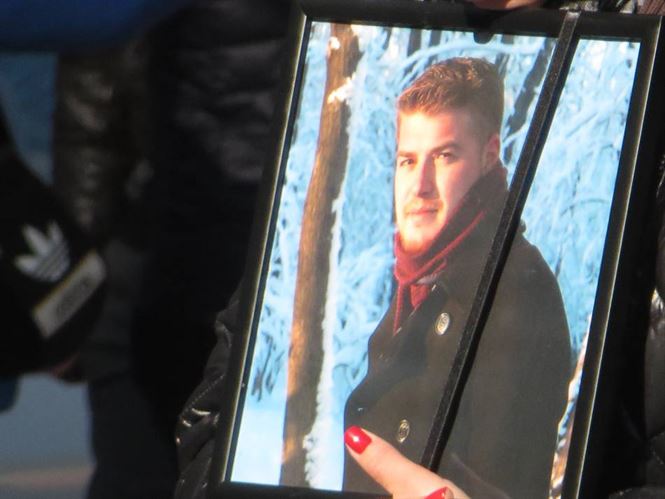 Peste o mie de oameni i-au adus un ultim omagiul lui Andrei Buca