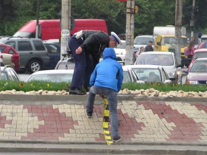 Video: A intrat cu viteza in sensul giratoriu de la Kaufland