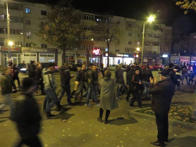 Galerie foto+video: Peste 1500 de braileni au iesit in strada in aceasta seara