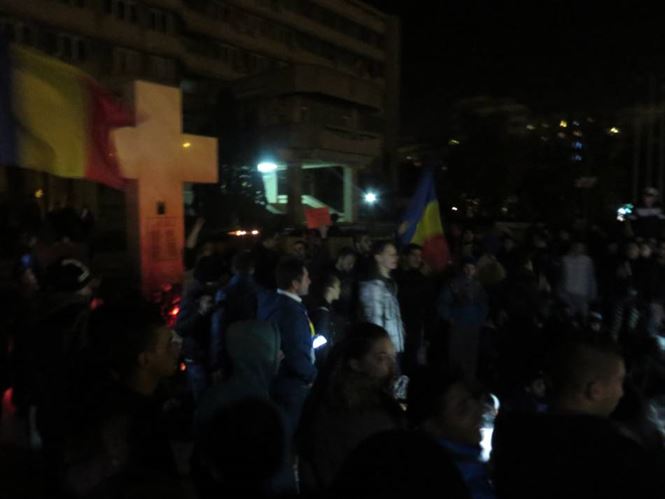 Tanar de 17 ani depistat cu un ”box” printre manifestantii din Piata Independentei