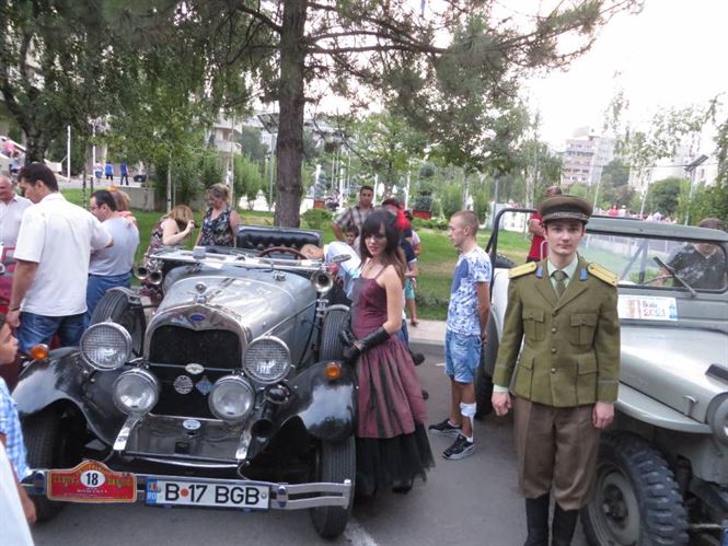 Galerie foto+video: Autoturisme de epoca au defilat pe strazile Brailei