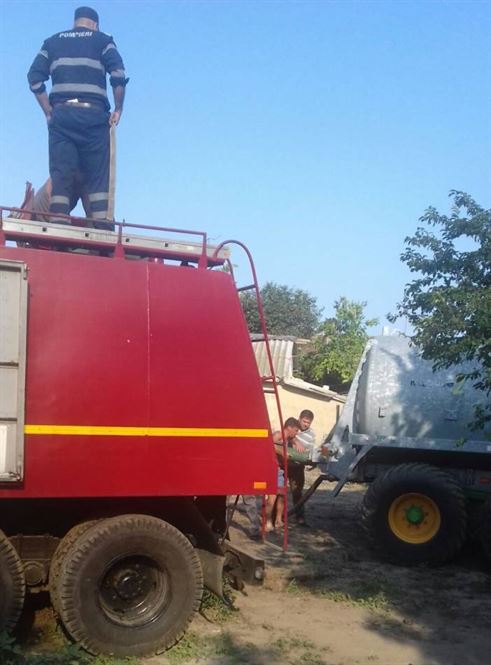 Incendiu in comuna Viziru de la niste baloti de paie