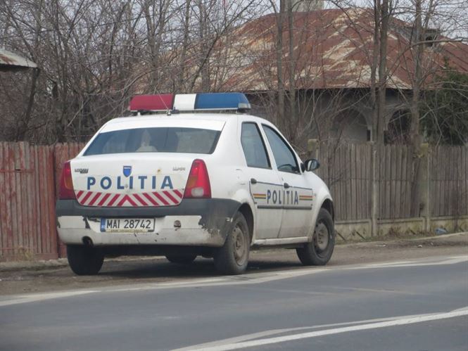 O batrana din satul Constantinesti, pradata de hoti