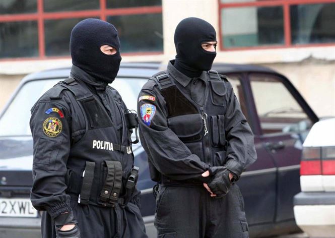 Perchezitii in Braila pentru destructurarea unui grup specializat in infractiuni informatice