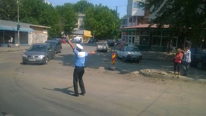 Politistii monitorizeaza fluenta traficului rutier