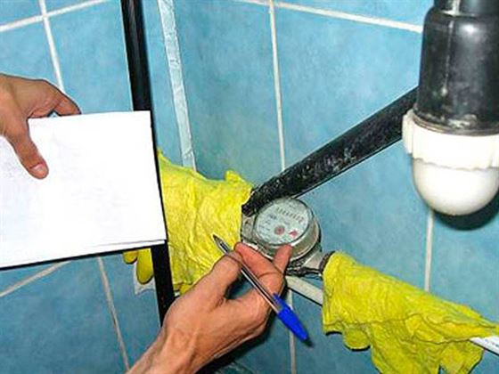 S-a dat drept angajat al CUP Dunarea si le-a verificat apometrele contra cost