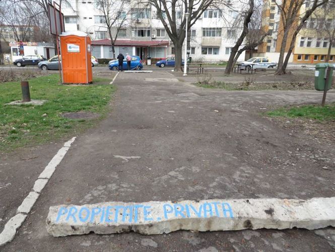 Somati sa ridice bordurile de pe Bulevardul Independentei