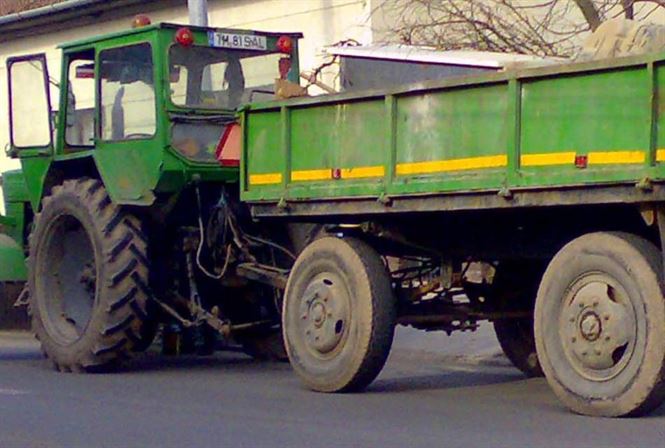 Cu tractorul pe drumurile publice fara permis