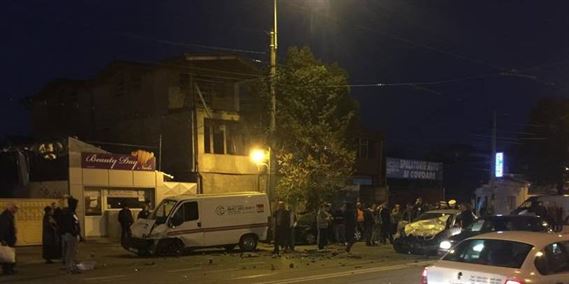 Trei masini implicate intr-un accident pe Bd. Dorobantilor