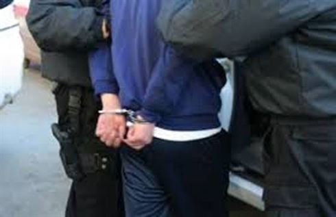 Trei tineri cu varste intre 16 si 18 ani suspecti de furt