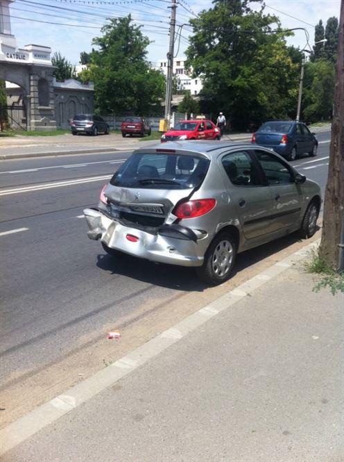 Un tramvai si 3 autoturisme implicate intr-o tamponare