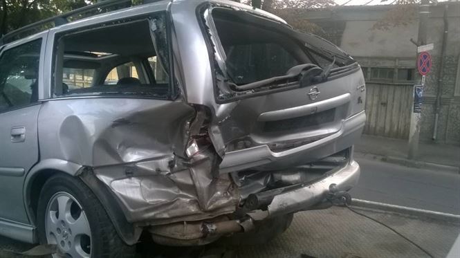Dosar penal pentru repararea autoturismului, fără respectarea condiţiilor legale