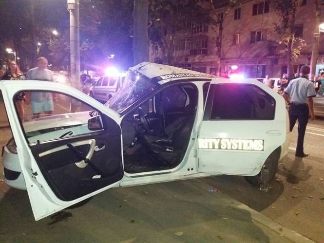 A intrat cu masina intr-un copac de pe Calea Galati