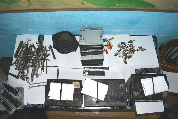 6 hoti, din care 3 minori au fost retinuti in urma perchizitiilor