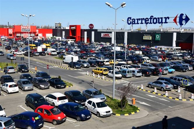 Un copil de 13 ani, prins ca a furat o jucarie din Carrefour