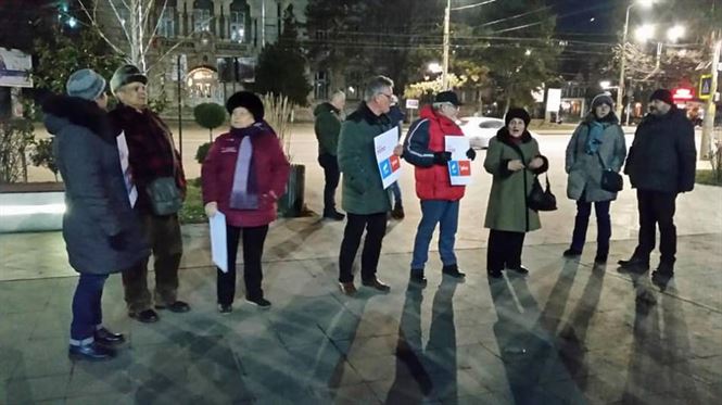 Circa 50 de brăileni au ieșit să protesteze împotriva Guvernului