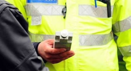 Un tanar baut, a intrat cu masina in gardul jandarmeriei