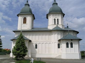 A furat burlanele de la biserica