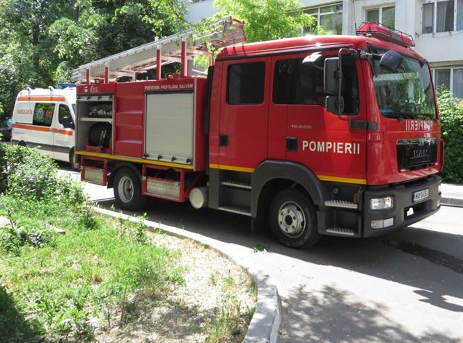 Incendiu produs de la o lumanare nesupravegheata