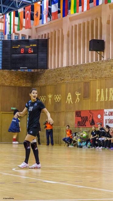 Video: Madalina Zamfirescu se desparte cu lacrimi in ochi de Dunarea Braila