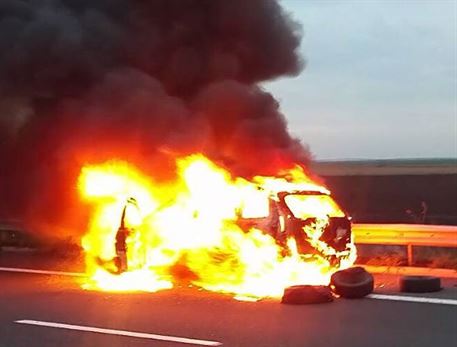 Accident mortal pe DE 584, dupa care masina a luat foc