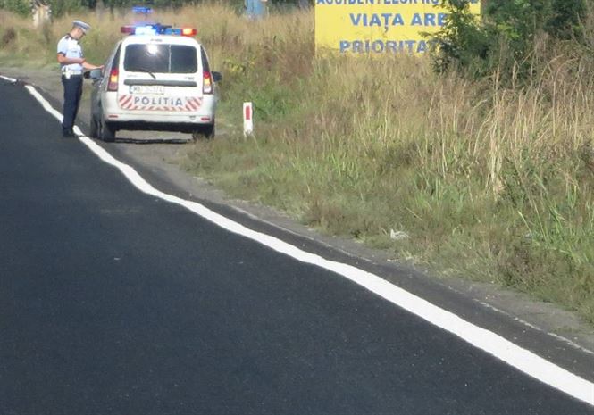 Prins la volanul autoutilitarei, desi avea permisul suspendat