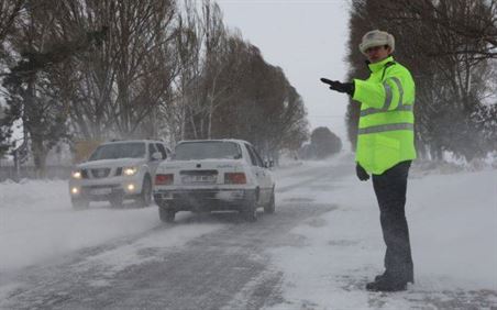 Urmărit şi amendat de poliţişti pentru nerespectarea indicaţiilor rutiere