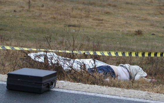 Un barbat devorat de caini a fost gasit pe camp
