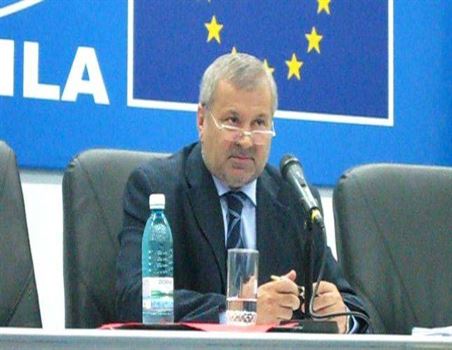 Tinerii din orfelinate ar putea primi burse de studii de la Consiliul Judetean