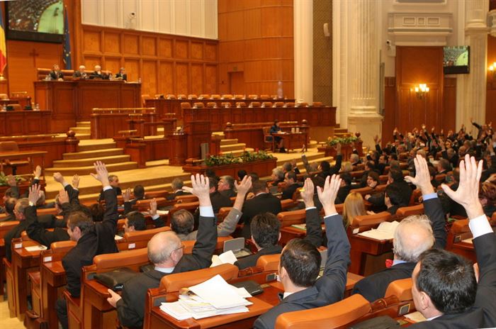 Vezi aici ce parlamentari braileni si-au votat superimunitatea