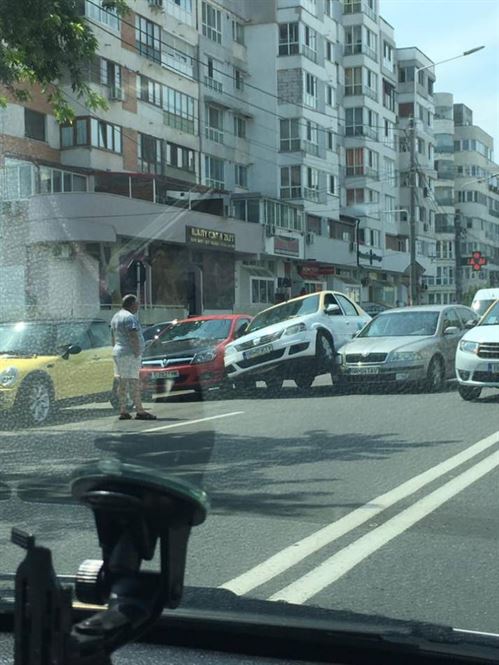 Accident ca-n filme pe soseaua Buzaului
