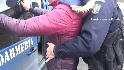 Jandarmii braileni au stopat de la vanzare ilegala mii de obiecte pirotehnice si produse din tutun